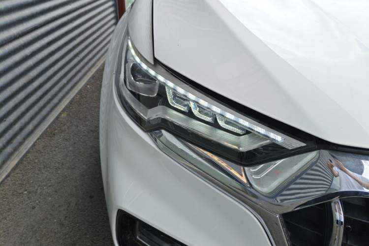 Used Hongqi HS5 2019 2.0T Smart Connect Flagship All-Wheel-Drive Version Right Front Headlight