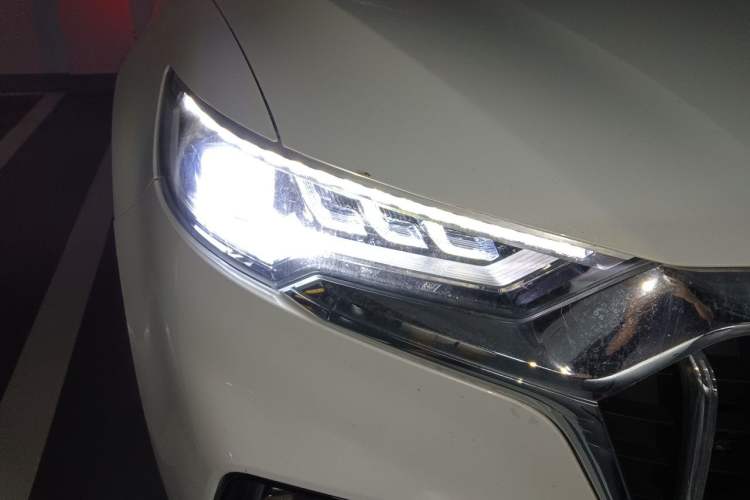 Used Hongqi HS5 2019 2.0T Smart Connect Flagship Edition Right Front Headlight