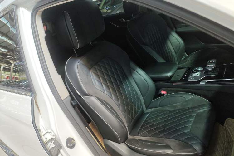 Used Hongqi HS5 2019 2.0T Smart Connect Flagship All-Wheel-Drive Version Right Front Seat