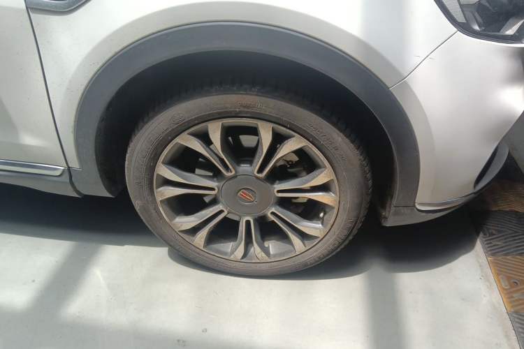Used Hongqi HS5 2019 2.0T Smart Connect Flagship All-Wheel-Drive Version Right Front Wheel Hub