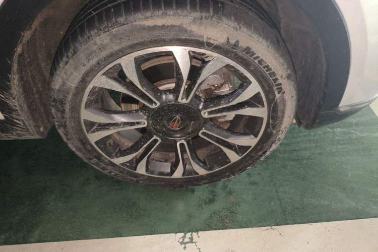 Used Hongqi HS5 2019 2.0T Smart Connect Flagship All-Wheel-Drive Version Right Front Wheel Hub