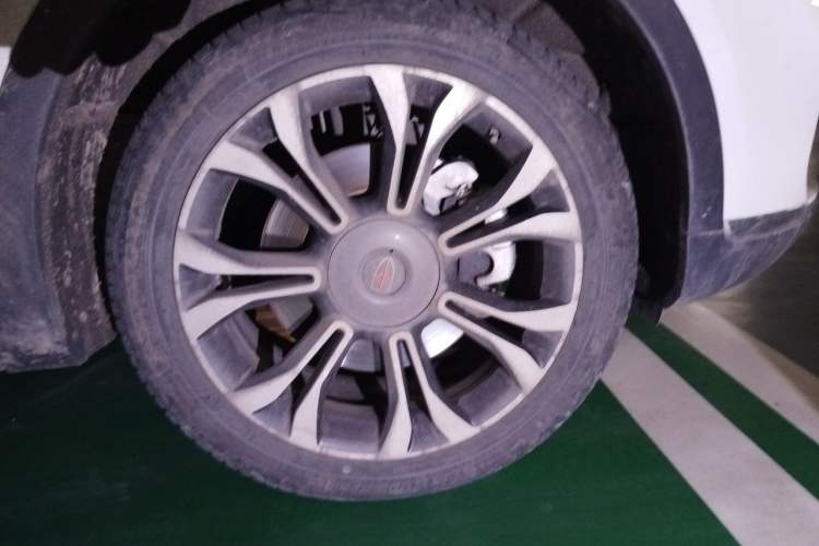 Used Hongqi HS5 2019 2.0T Smart Connect Flagship All-Wheel-Drive Version Right Front Wheel Hub