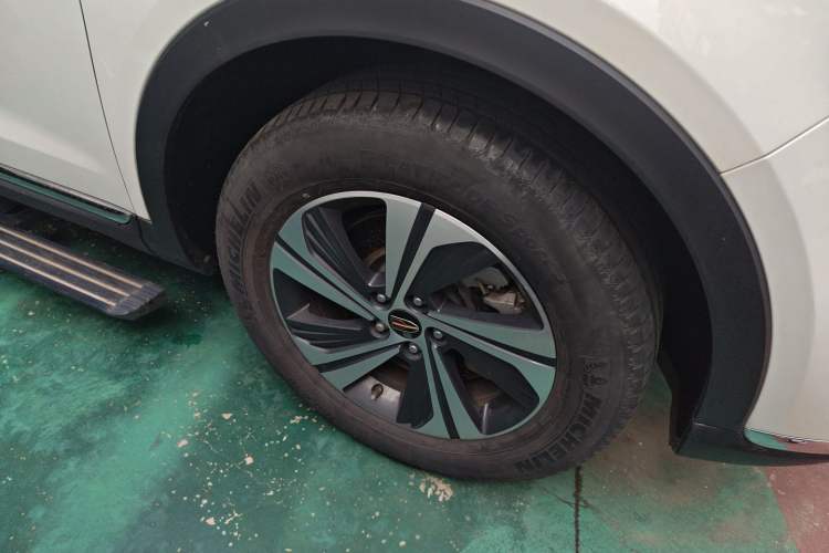 Used Hongqi HS5 2019 2.0T Smart Connect Flagship Edition Right Front Wheel Hub