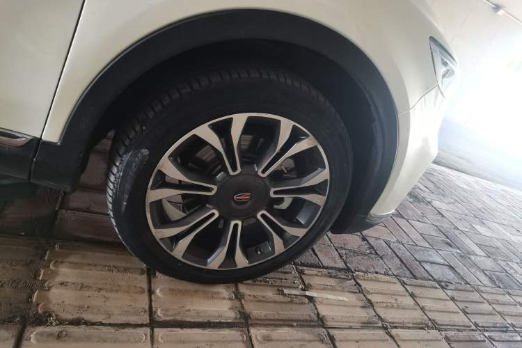 Used Hongqi HS5 2019 2.0T Smart Connect Flagship All-Wheel-Drive Version Right Front Wheel Hub