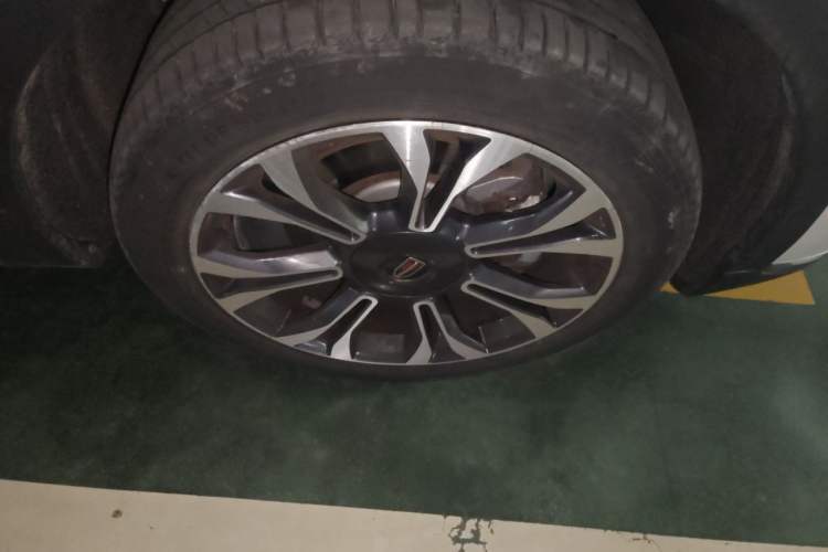 Used Hongqi HS5 2019 2.0T Smart Connect Flagship All-Wheel-Drive Version Right Front Wheel Hub