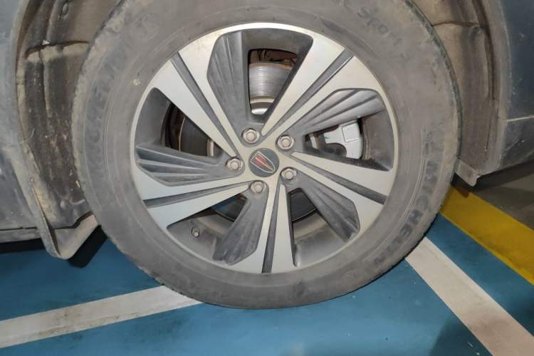 Used Hongqi HS5 2019 2.0T Smart Connect Flagship Edition Right Front Wheel Hub