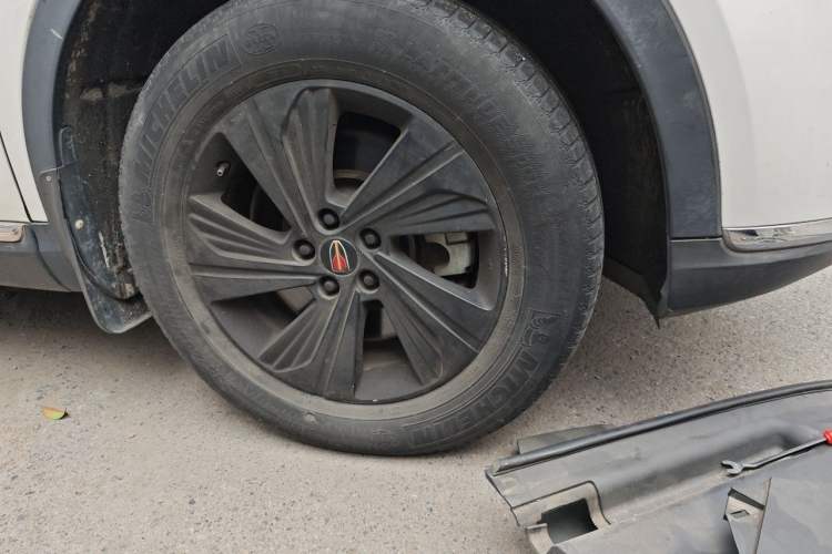 Used Hongqi HS5 2019 2.0T Smart Connect Flagship Edition Right Front Wheel Hub
