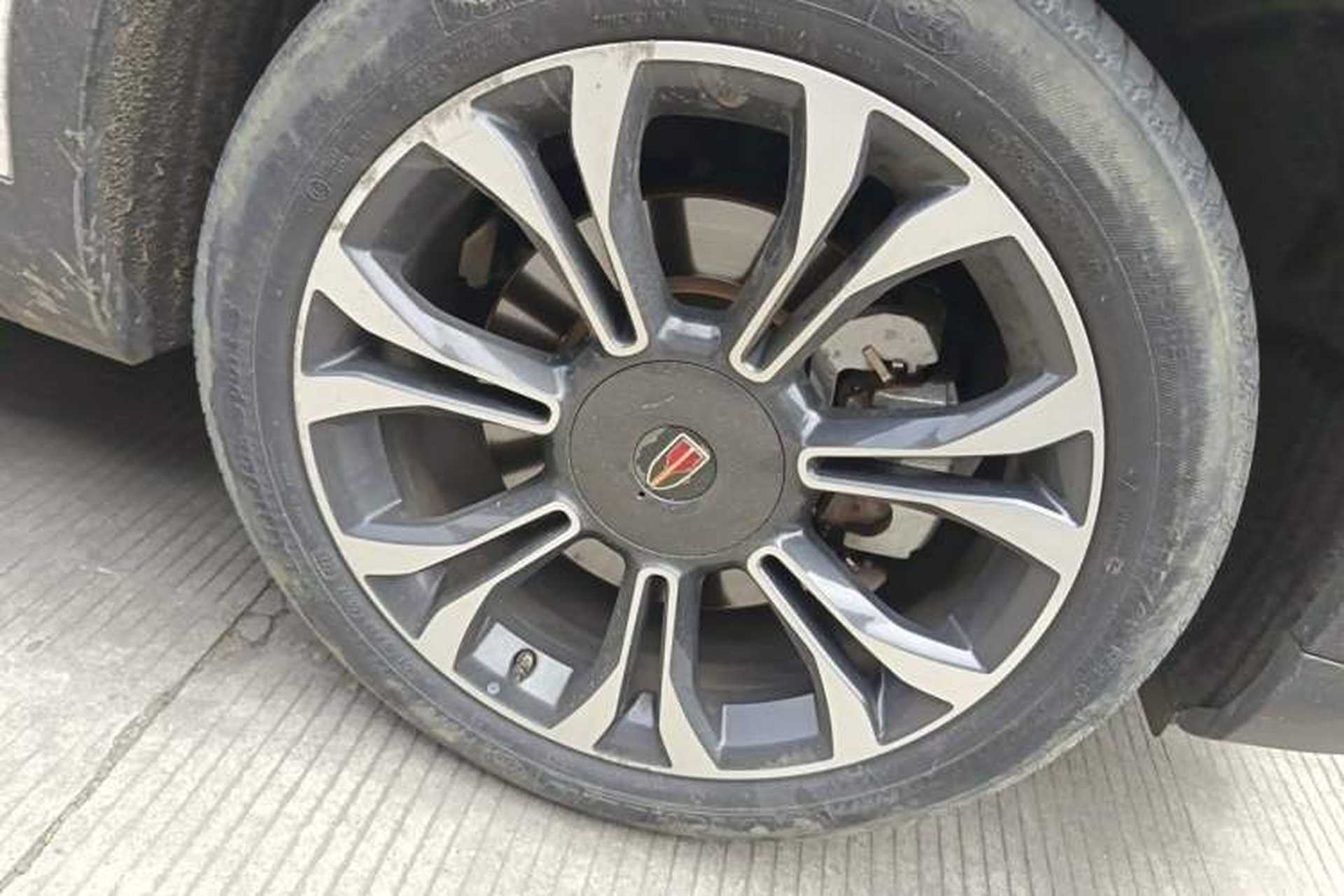 Used Hongqi HS5 2019 2.0T Smart Connect Flagship All-Wheel-Drive Version Right Front Wheel Hub