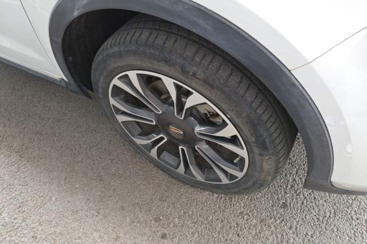 Used Hongqi HS5 2019 2.0T Smart Connect Flagship All-Wheel-Drive Version Right Front Wheel Hub