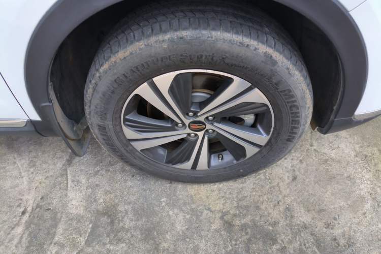 Used Hongqi HS5 2019 2.0T Smart Connect Flagship Edition Right Front Wheel Hub
