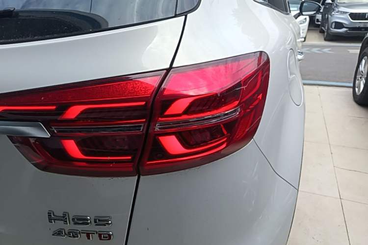 Used Hongqi HS5 2019 2.0T Smart Connect Flagship All-Wheel-Drive Version Right Rear Taillight