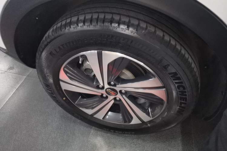 Used Hongqi HS5 2019 2.0T Smart Connect Flagship Edition Right Rear Wheel Hub