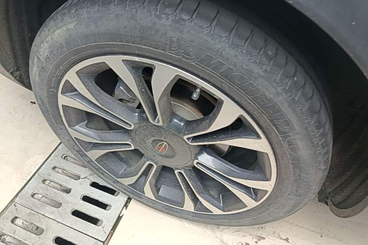 Used Hongqi HS5 2019 2.0T Smart Connect Flagship All-Wheel-Drive Version Right Rear Wheel Hub