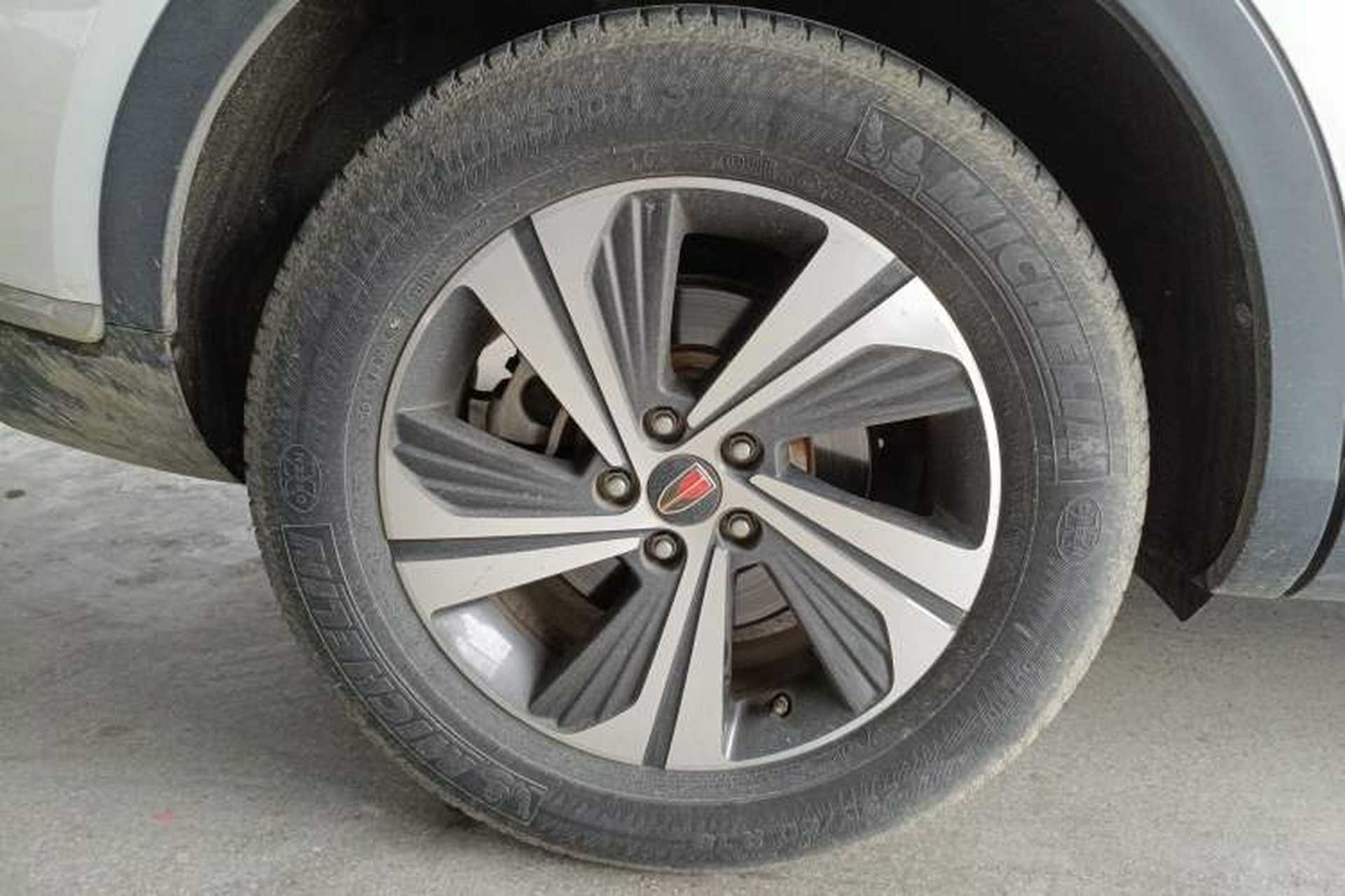 Used Hongqi HS5 2019 2.0T Smart Connect Flagship Edition Right Rear Wheel Hub