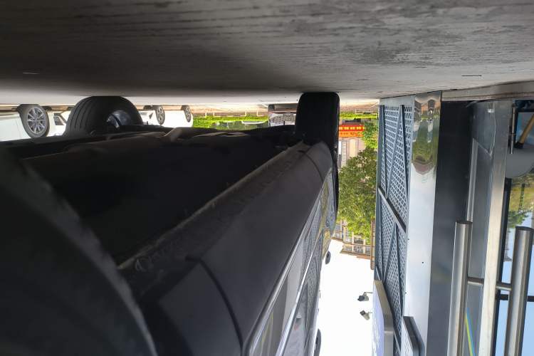 Used Hongqi HS5 2019 2.0T Smart Connect Flagship All-Wheel-Drive Version Right Side Sill