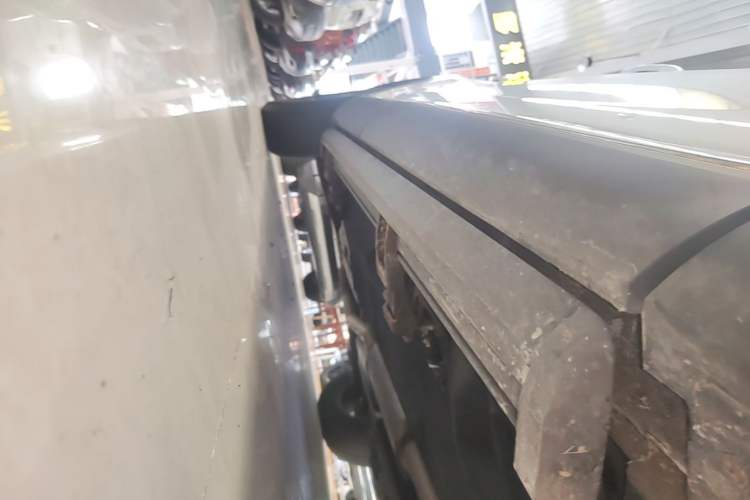 Used Hongqi HS5 2019 2.0T Smart Connect Flagship Edition Right Side Sill