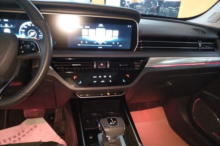 Used Hongqi HS5 2019 2.0T Smart Connect Flagship Edition Audio And AC Panel
