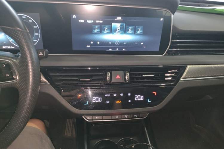 Used Hongqi HS5 2019 2.0T Smart Connect Flagship Edition Audio And AC Panel