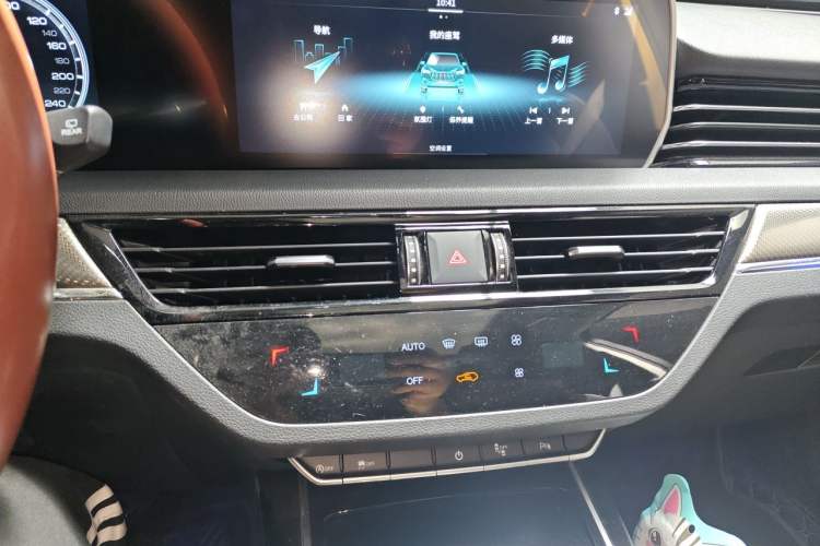 Used Hongqi HS5 2019 2.0T Smart Connect Flagship Edition Audio And AC Panel
