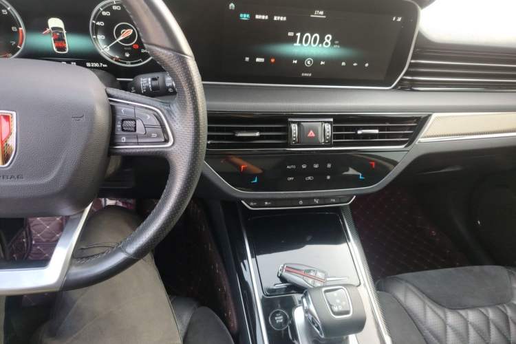Used Hongqi HS5 2019 2.0T Smart Connect Flagship Edition Audio And AC Panel