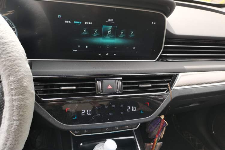 Used Hongqi HS5 2019 2.0T Smart Connect Flagship Edition Audio And AC Panel
