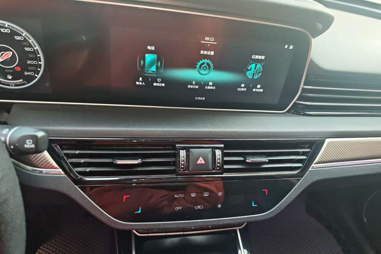 Used Hongqi HS5 2019 2.0T Smart Connect Flagship All-Wheel-Drive Version Audio And AC Panel