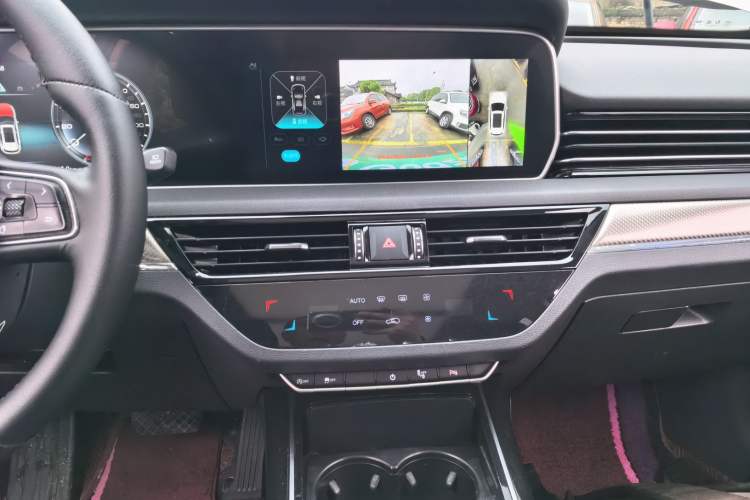 Used Hongqi HS5 2019 2.0T Smart Connect Flagship Edition Audio And AC Panel