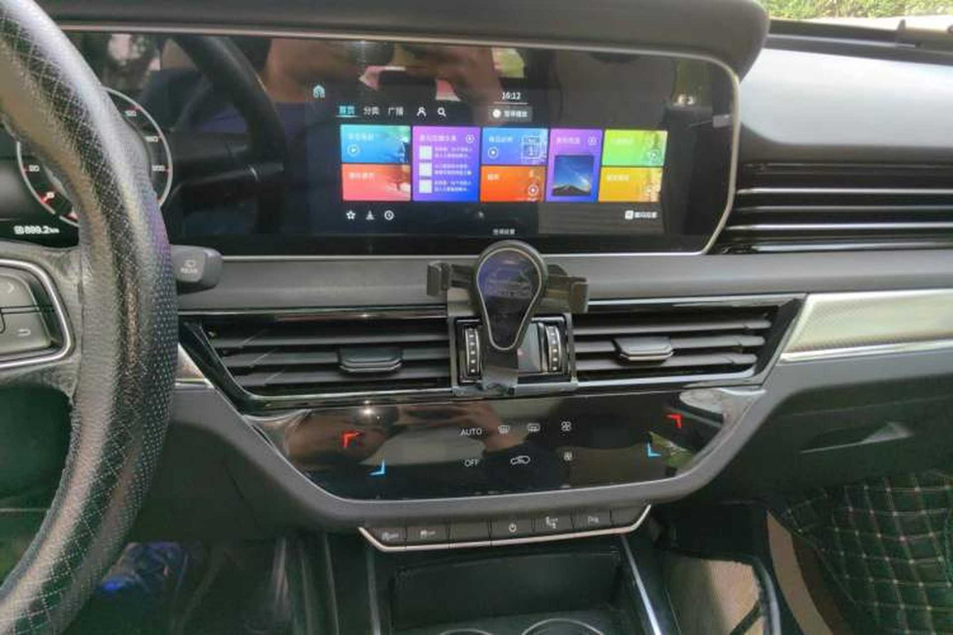 Used Hongqi HS5 2019 2.0T Smart Connect Flagship Edition Audio And AC Panel
