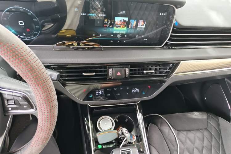 Used Hongqi HS5 2019 2.0T Smart Connect Flagship Edition Audio And AC Panel