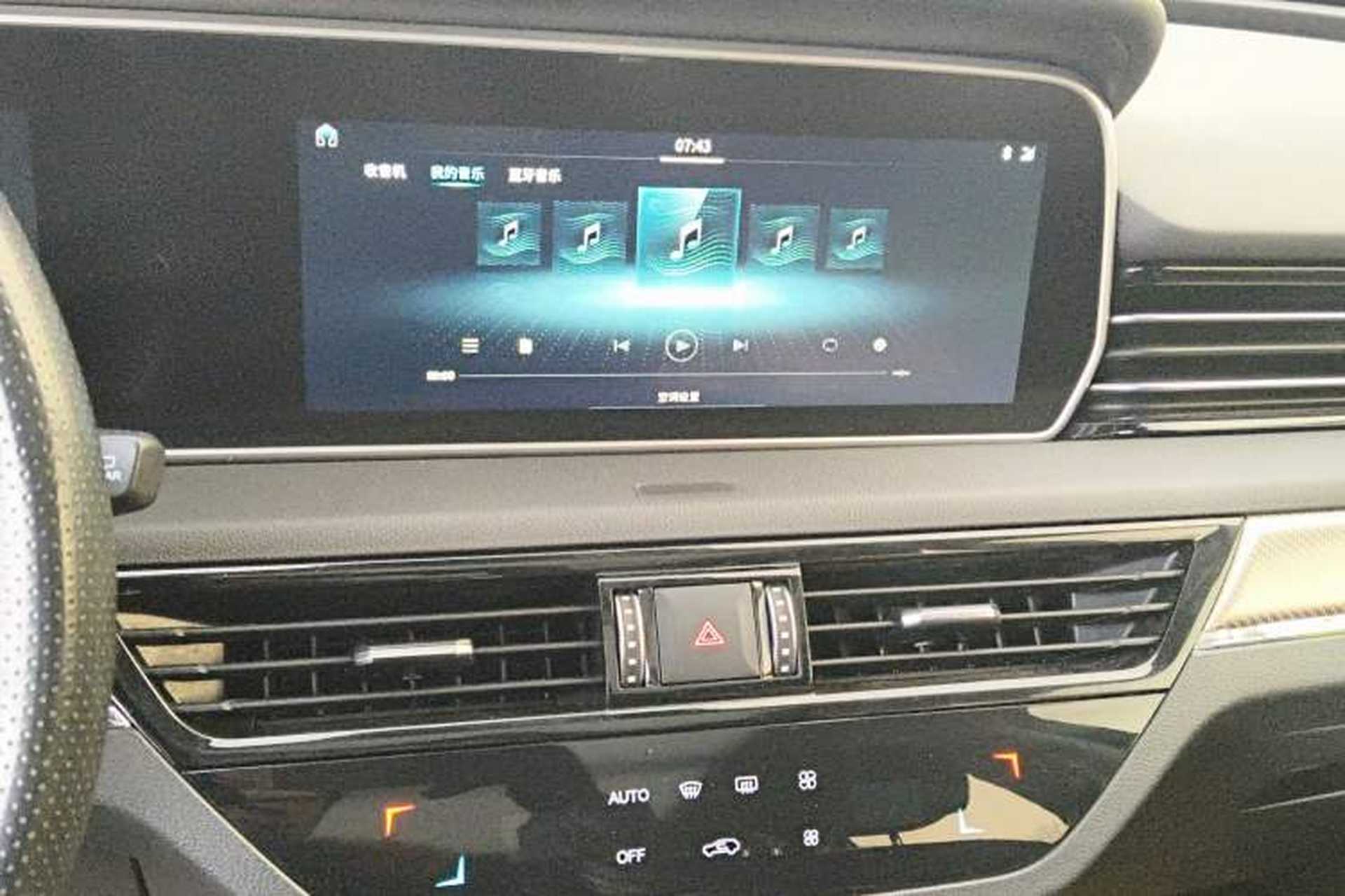 Used Hongqi HS5 2019 2.0T Smart Connect Flagship Edition Audio And AC Panel