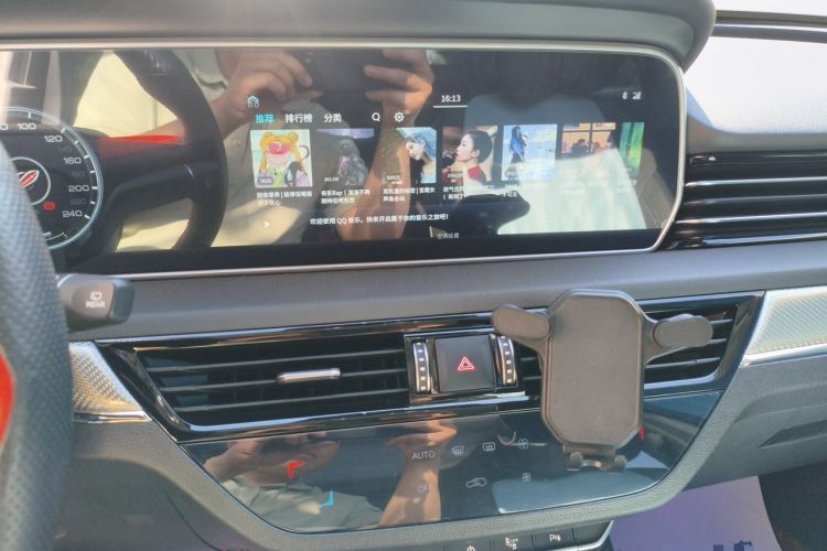 Used Hongqi HS5 2019 2.0T Smart Connect Flagship All-Wheel-Drive Version Audio And AC Panel
