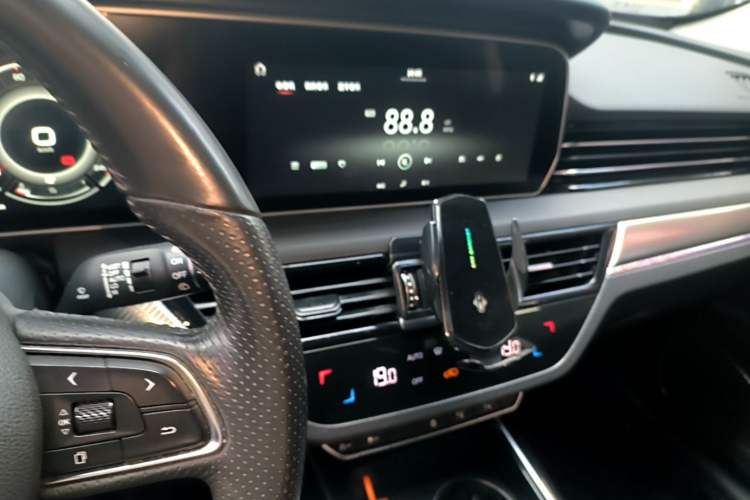 Used Hongqi HS5 2019 2.0T Smart Connect Flagship All-Wheel-Drive Version Audio And AC Panel