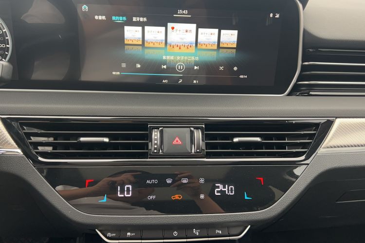 Used Hongqi HS5 2019 2.0T Smart Connect Flagship All-Wheel-Drive Version Audio And AC Panel