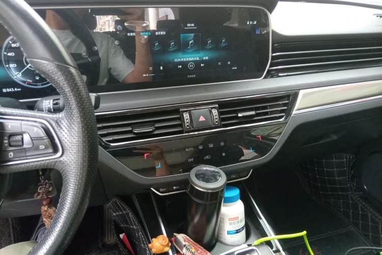 Used Hongqi HS5 2019 2.0T Smart Connect Flagship Edition Audio And AC Panel