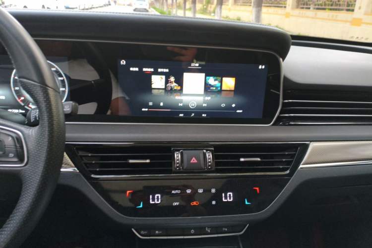 Used Hongqi HS5 2019 2.0T Smart Connect Flagship Edition Audio And AC Panel