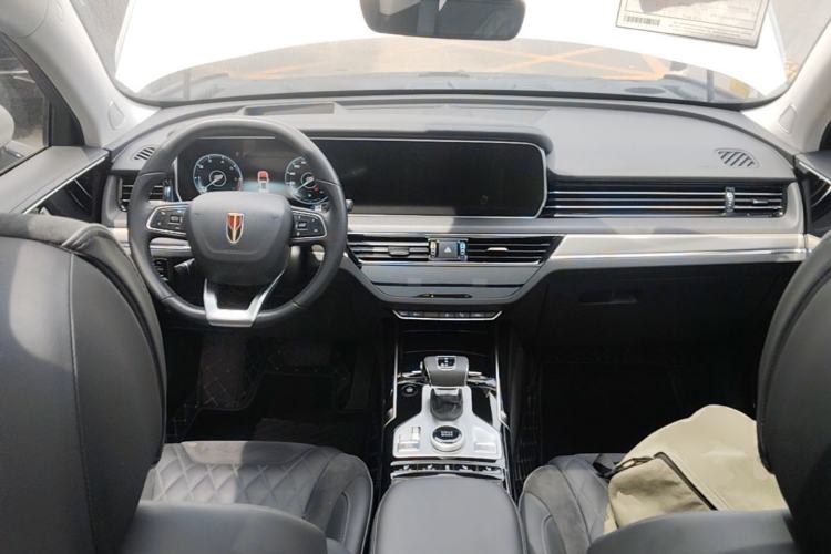 Used Hongqi HS5 2019 2.0T Smart Connect Flagship All-Wheel-Drive Version Center Console