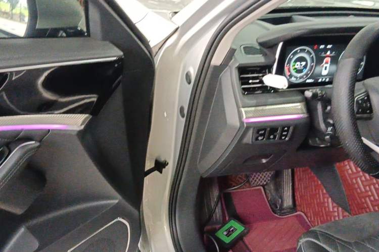 Used Hongqi HS5 2019 2.0T Smart Connect Flagship All-Wheel-Drive Version Driver Seat