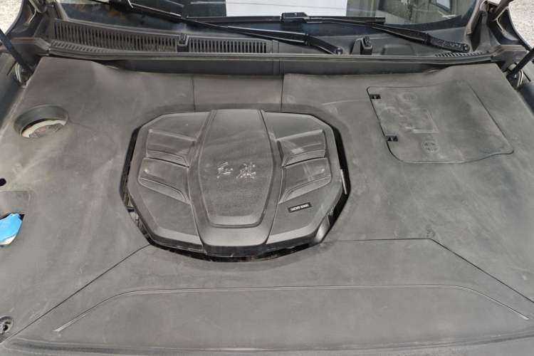 Used Hongqi HS5 2019 2.0T Smart Connect Flagship All-Wheel-Drive Version Engine Bay