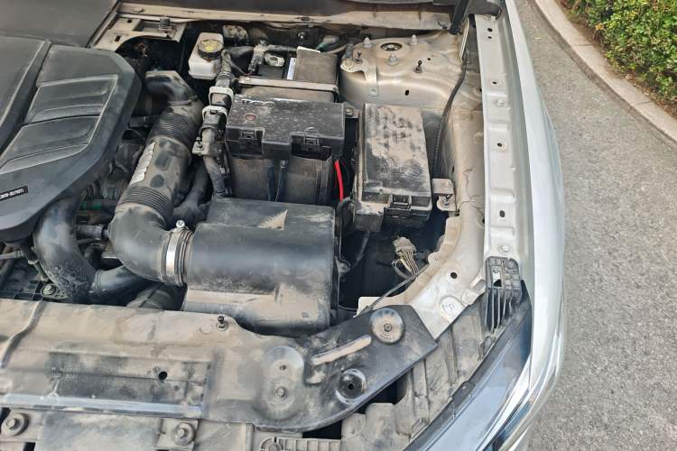 Used Hongqi HS5 2019 2.0T Smart Connect Flagship All-Wheel-Drive Version Engine Bay Left