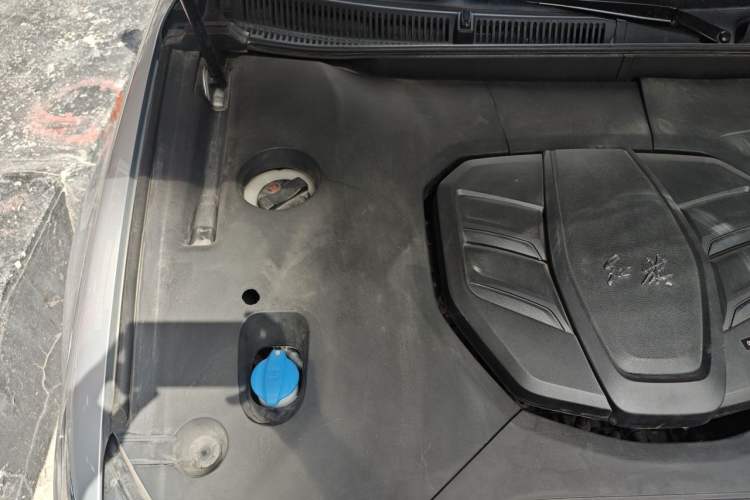 Used Hongqi HS5 2019 2.0T Smart Connect Flagship All-Wheel-Drive Version Engine Bay Right