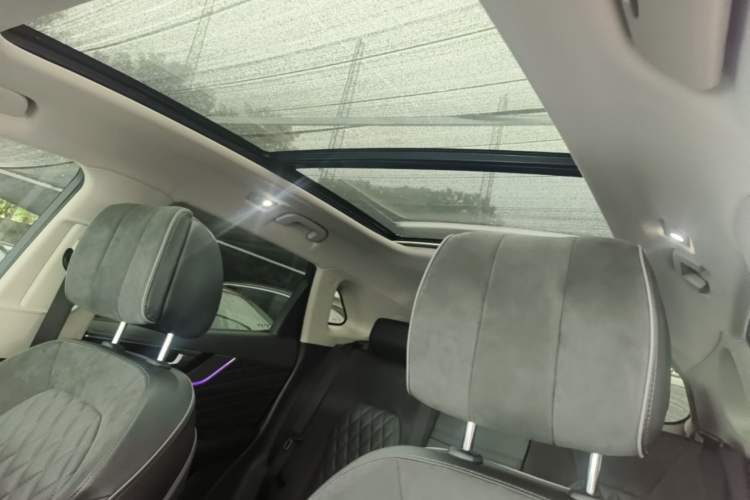 Used Hongqi HS5 2019 2.0T Smart Connect Flagship All-Wheel-Drive Version Headliner