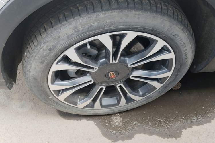 Used Hongqi HS5 2019 2.0T Smart Connect Flagship All-Wheel-Drive Version Left Front Wheel Hub