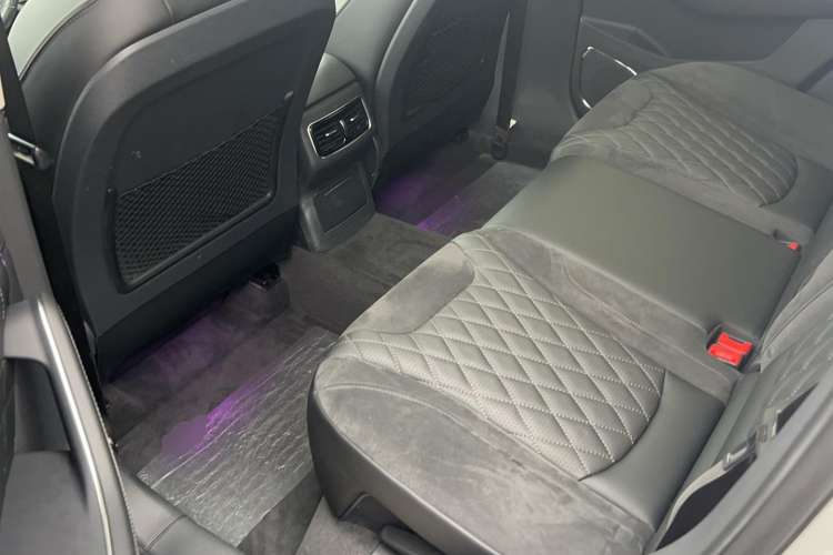 Used Hongqi HS5 2019 2.0T Smart Connect Flagship All-Wheel-Drive Version Left Rear Seat