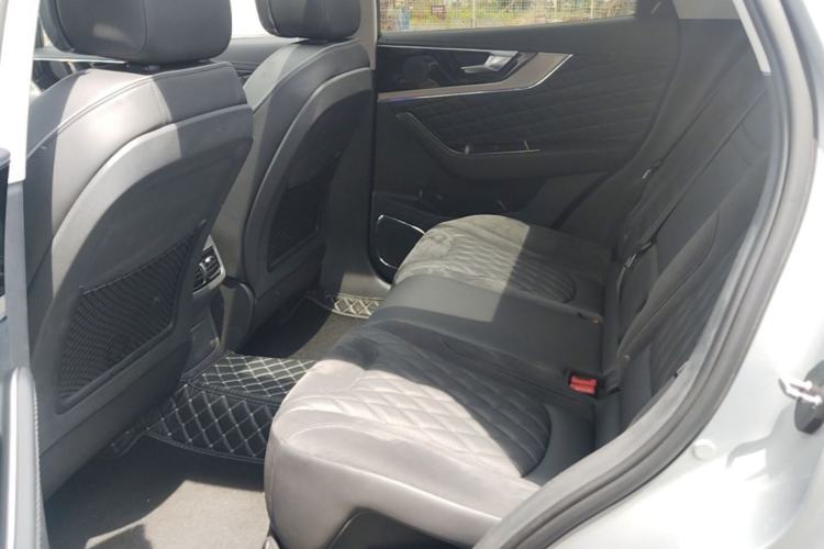Used Hongqi HS5 2019 2.0T Smart Connect Flagship All-Wheel-Drive Version Left Rear Seat