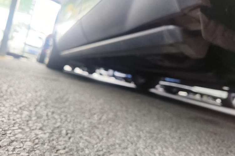 Used Hongqi HS5 2019 2.0T Smart Connect Flagship All-Wheel-Drive Version Left Side Sill