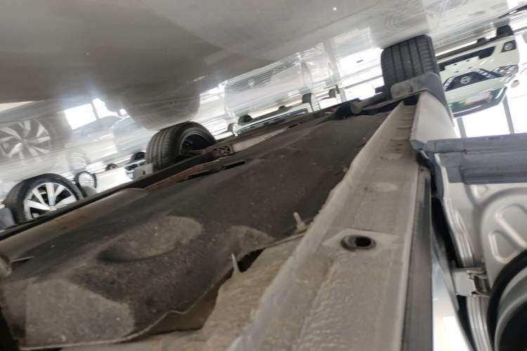 Used Hongqi HS5 2019 2.0T Smart Connect Flagship Edition Left Side Sill