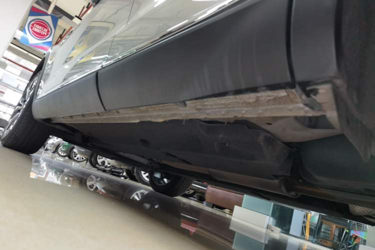 Used Hongqi HS5 2019 2.0T Smart Connect Flagship All-Wheel-Drive Version Left Side Sill