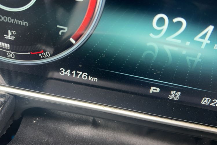 Used Hongqi HS5 2019 2.0T Smart Connect Flagship Edition Odometer Close Up