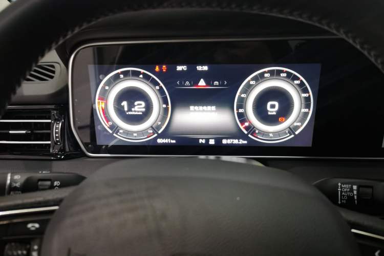 Used Hongqi HS5 2019 2.0T Smart Connect Flagship Edition Odometer Close Up