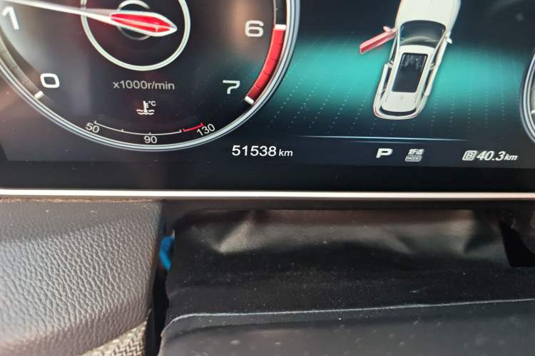Used Hongqi HS5 2019 2.0T Smart Connect Flagship All-Wheel-Drive Version Odometer Close Up